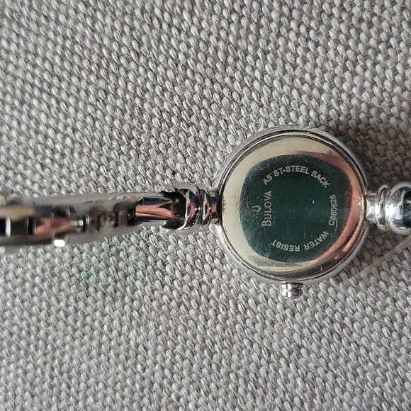 Bulova Women's Watch small - Picture 4 of 5